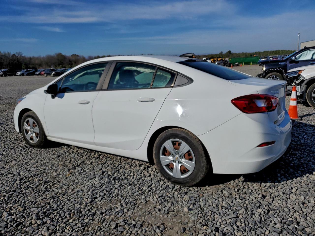 2018 Chevrolet Cruze Ls - zdjęcie 2