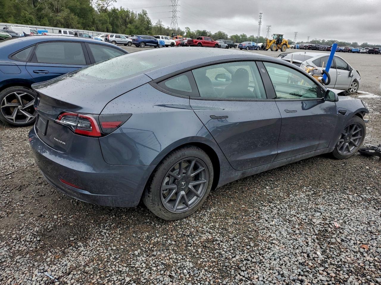 2022 Tesla Model 3 - zdjęcie 3