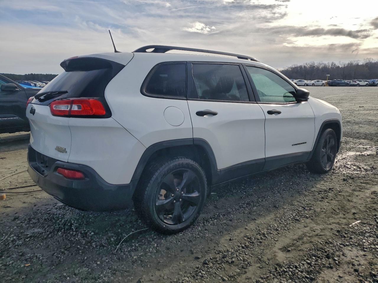 2017 Jeep Cherokee Sport - zdjęcie 3
