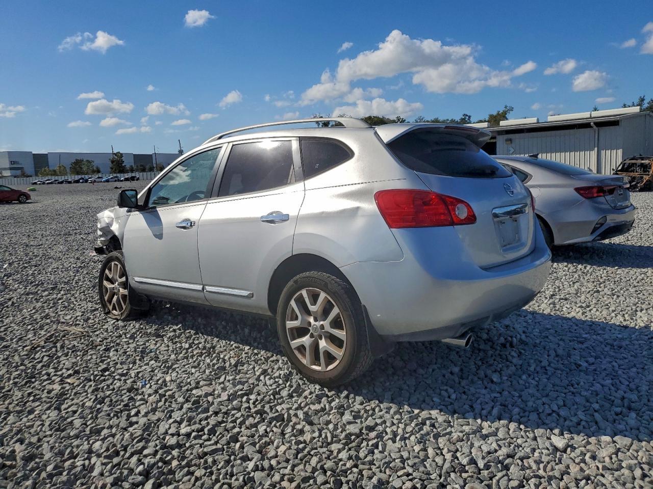 2013 Nissan Rogue S - zdjęcie 2