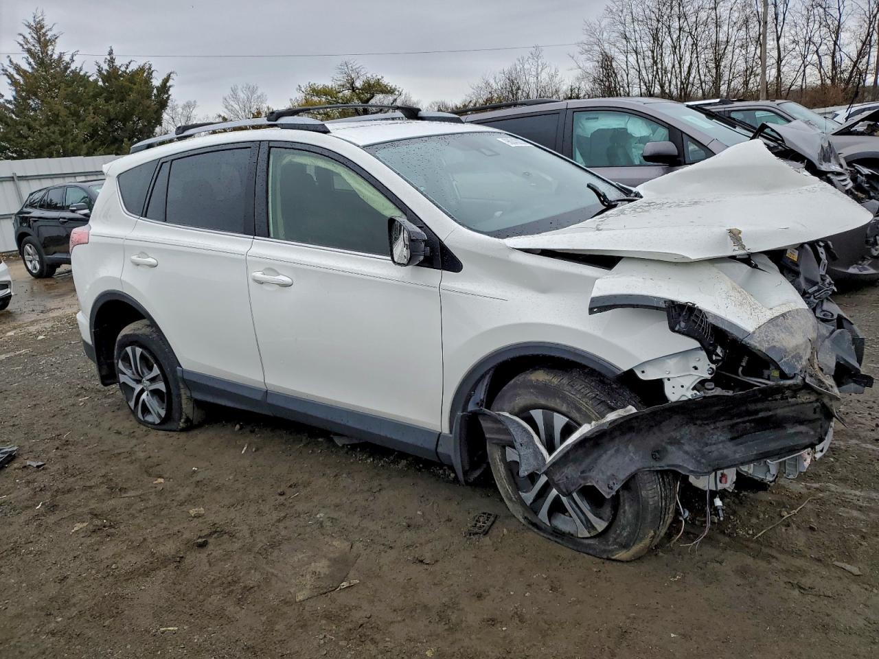 2017 Toyota Rav4 Le - zdjęcie 4