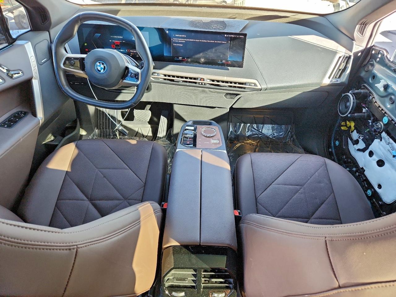 2022 BMW Ix xDrive50 - zdjęcie 8