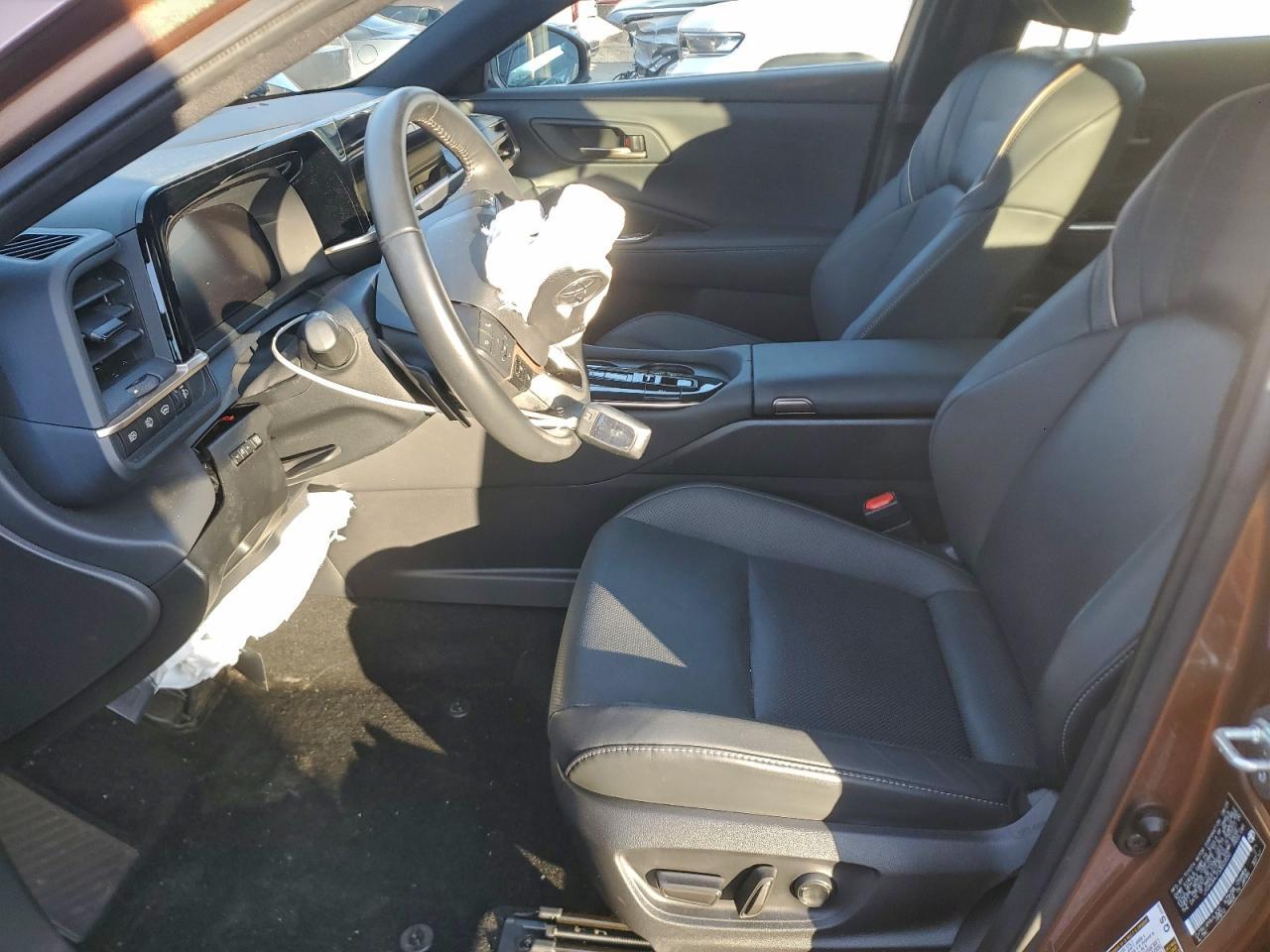 2025 Toyota Crown Signia Xle - zdjęcie 7