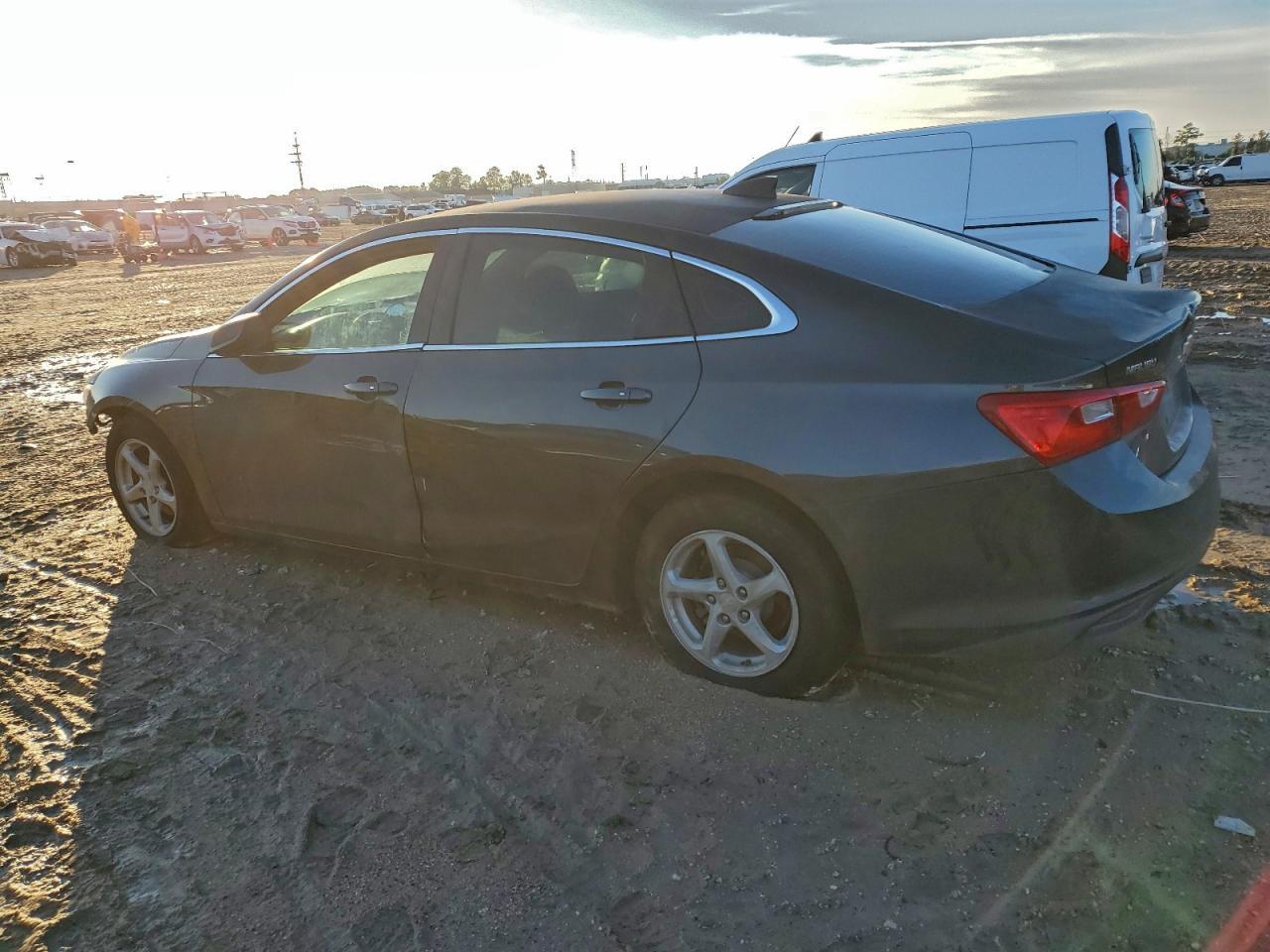 2017 Chevrolet Malibu Ls - zdjęcie 2