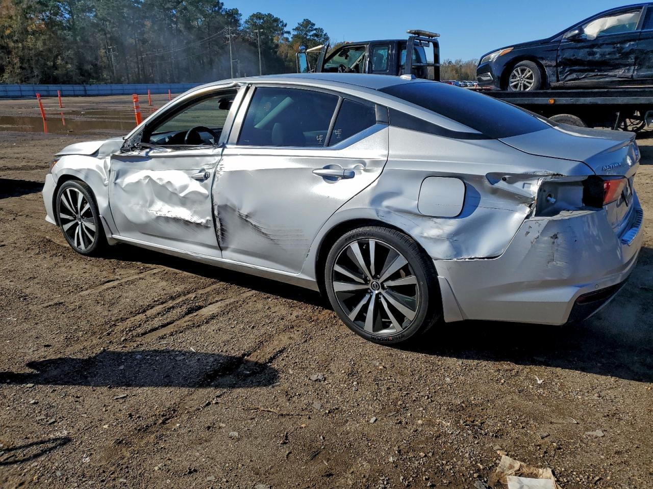 2022 Nissan Altima - zdjęcie 2