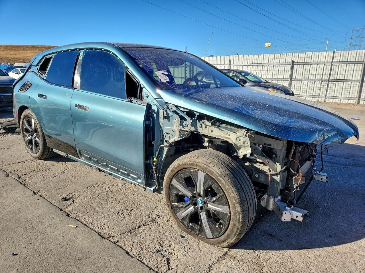 2022 BMW Ix xDrive50 - zdjęcie 4