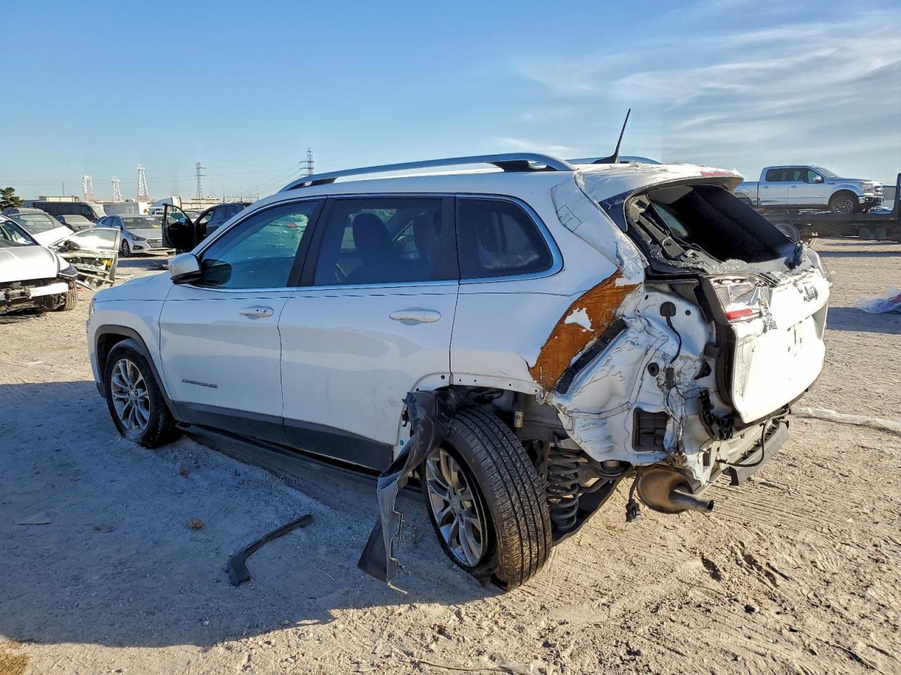 2021 Jeep Cherokee Latitude Lux - zdjęcie 2