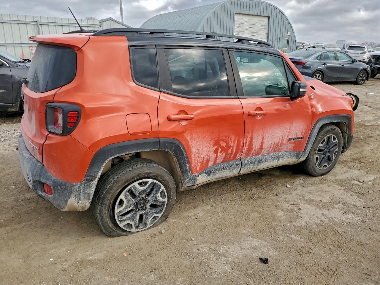 2016 Jeep Renegade Trailhawk - zdjęcie 3