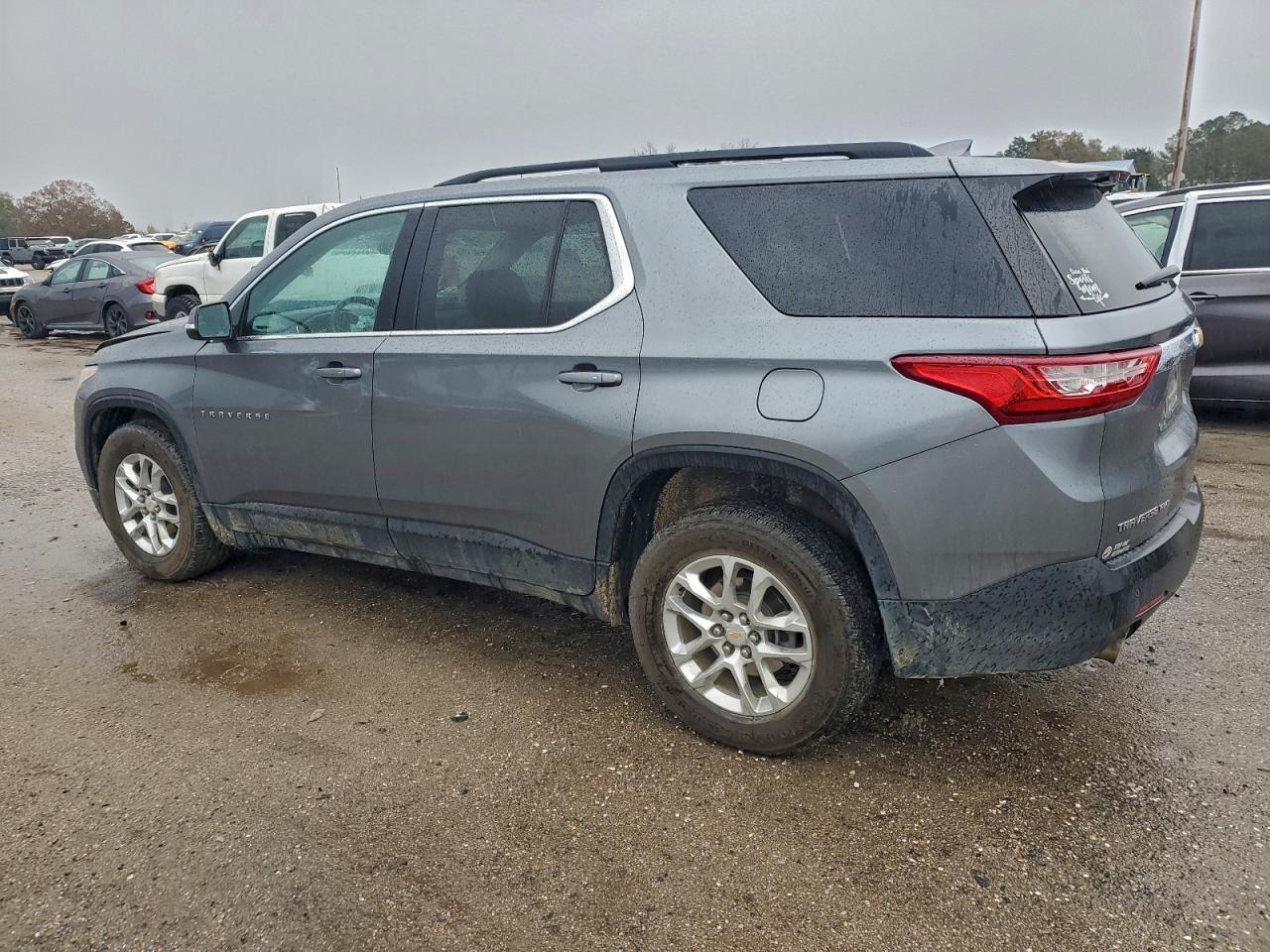 2021 Chevrolet Traverse Lt - zdjęcie 2