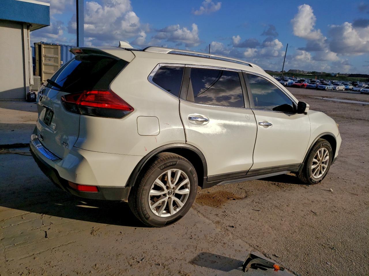 2017 Nissan Rogue S - zdjęcie 3