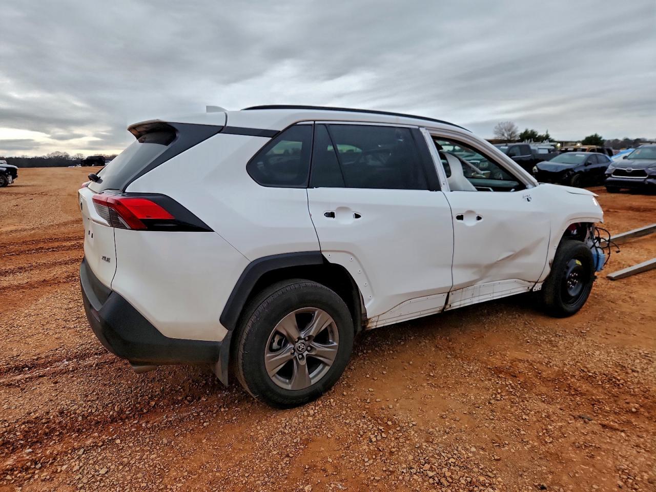 2024 Toyota Rav4 Xle - zdjęcie 3