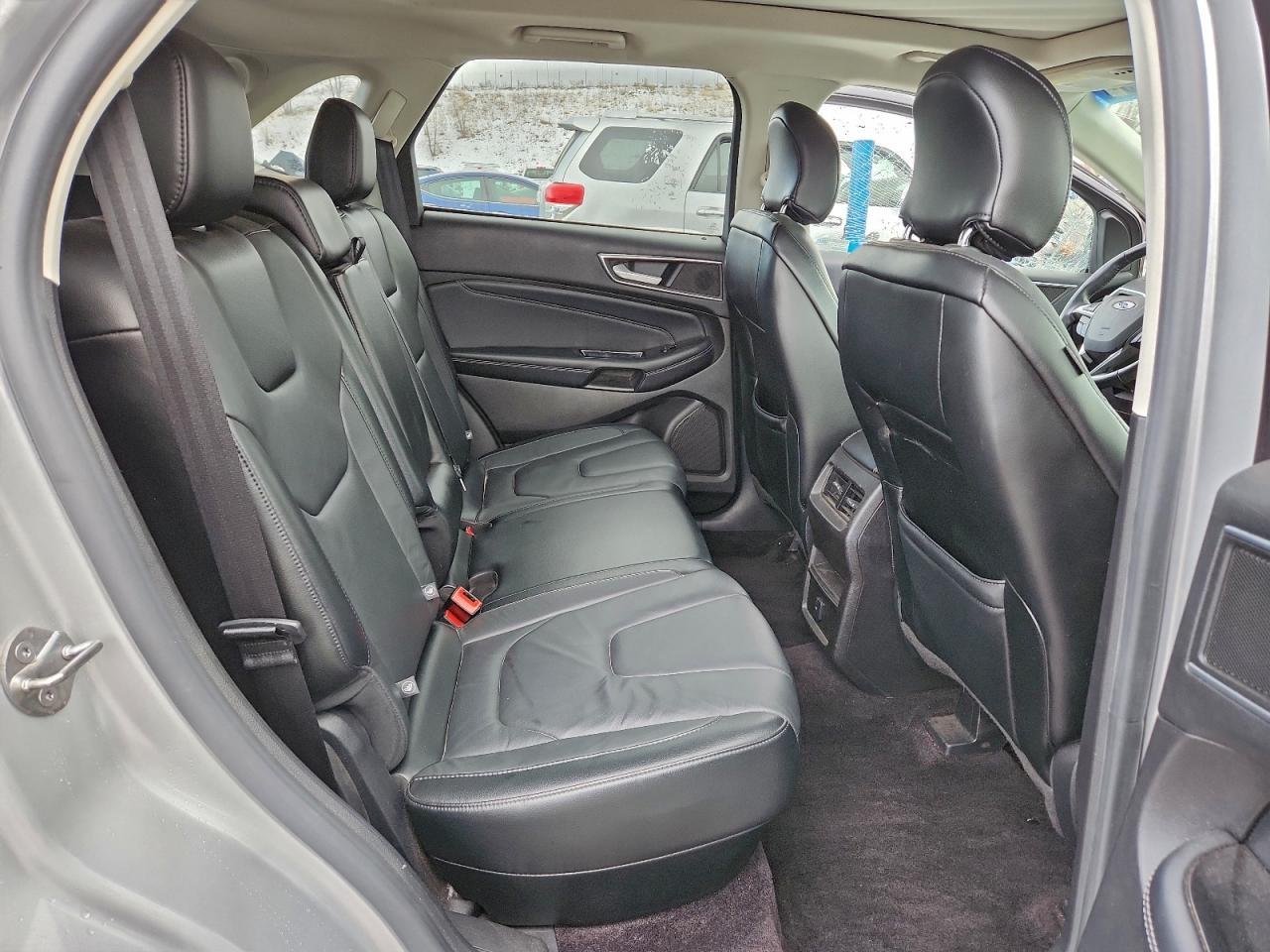 2016 Ford Edge Titanium - zdjęcie 11