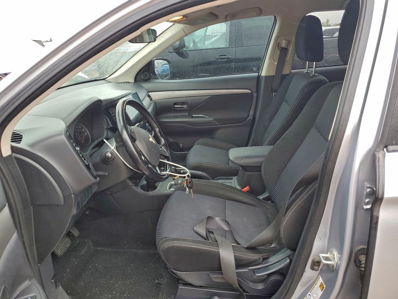 2016 Mitsubishi Outlander Es - zdjęcie 7