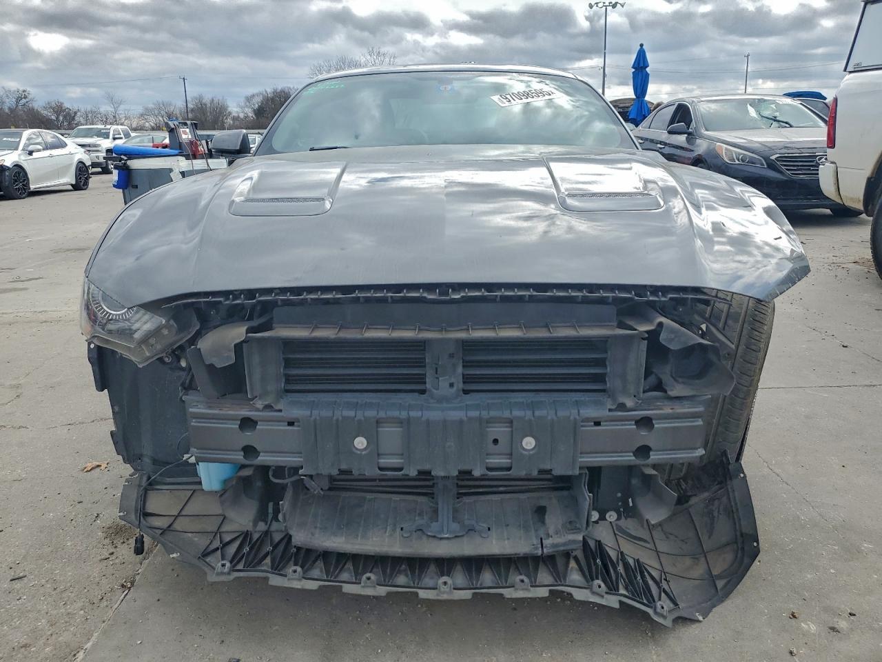 Ford Mustang - zdjęcie 5