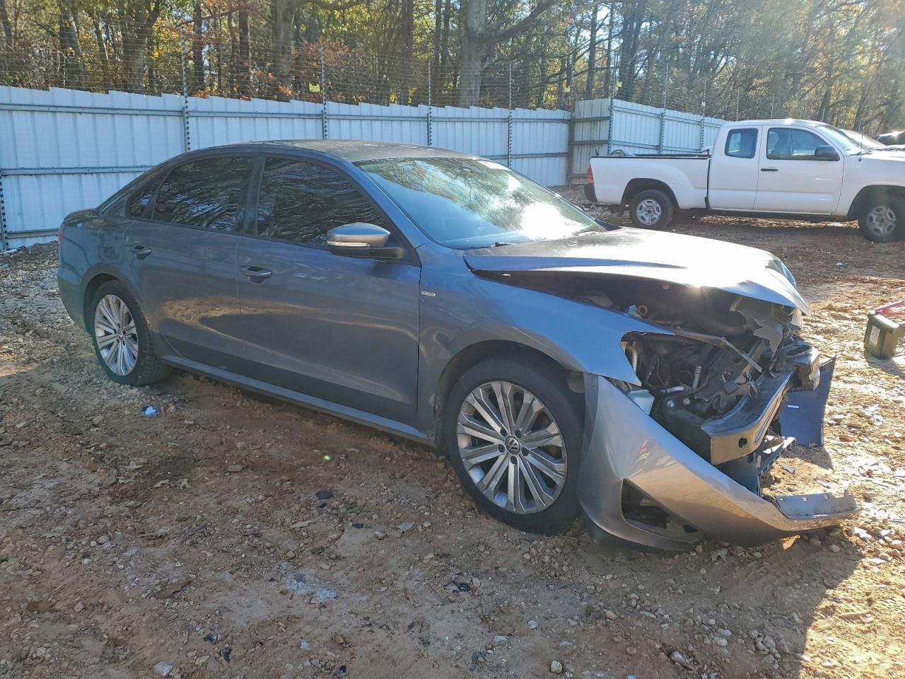 2014 Volkswagen Passat S - zdjęcie 4