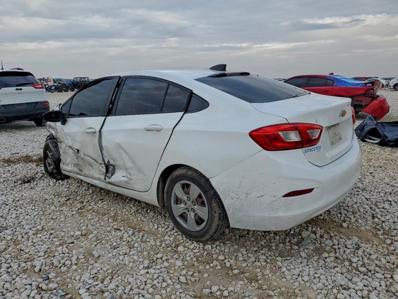 2017 Chevrolet Cruze Ls - zdjęcie 2