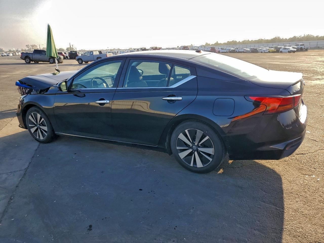 2022 Nissan Altima - zdjęcie 2