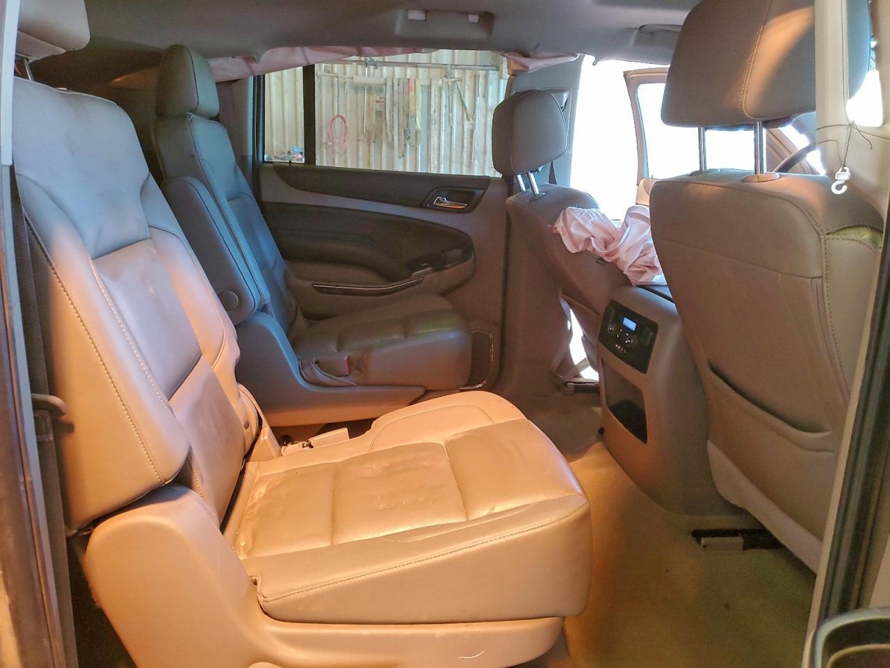 2016 Chevrolet Suburban C1500 Lt - zdjęcie 11