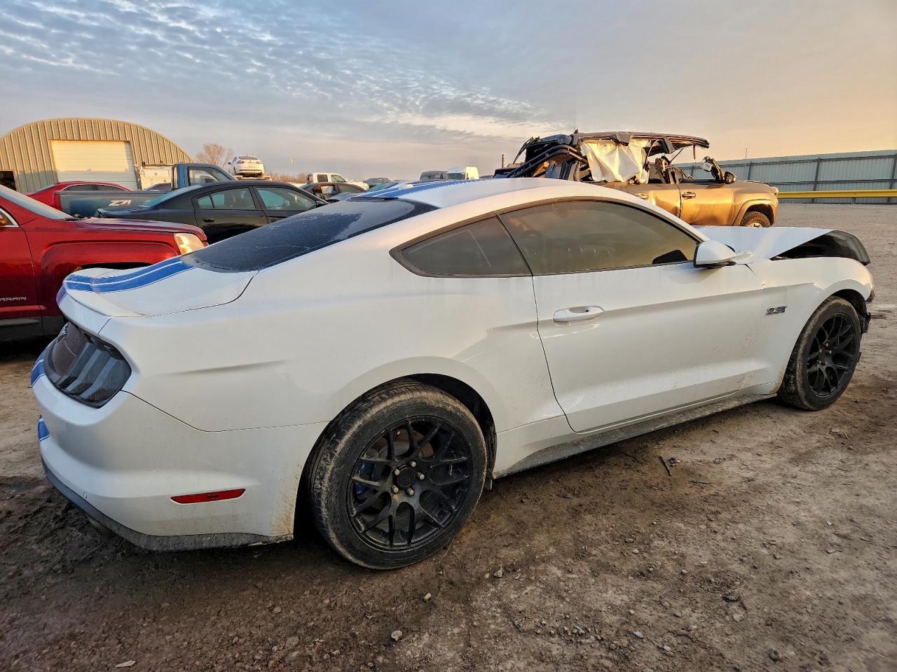 2019 Ford Mustang - zdjęcie 3