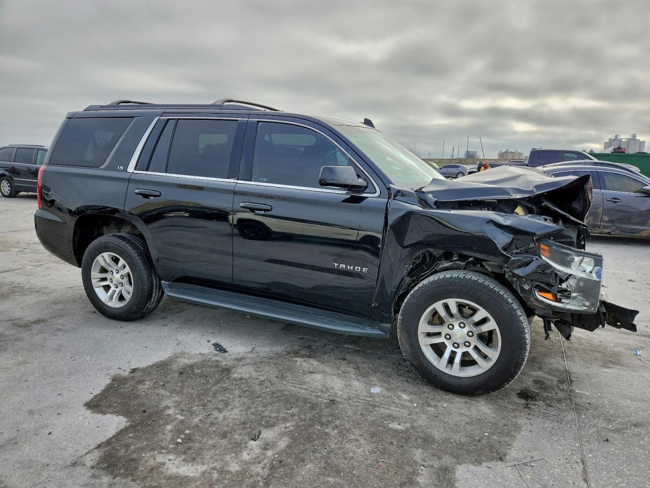 2016 Chevrolet Tahoe C1500 Ls - zdjęcie 4