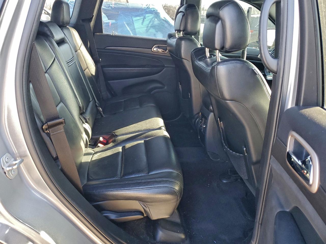 2016 Jeep Grand Cherokee Laredo - zdjęcie 11