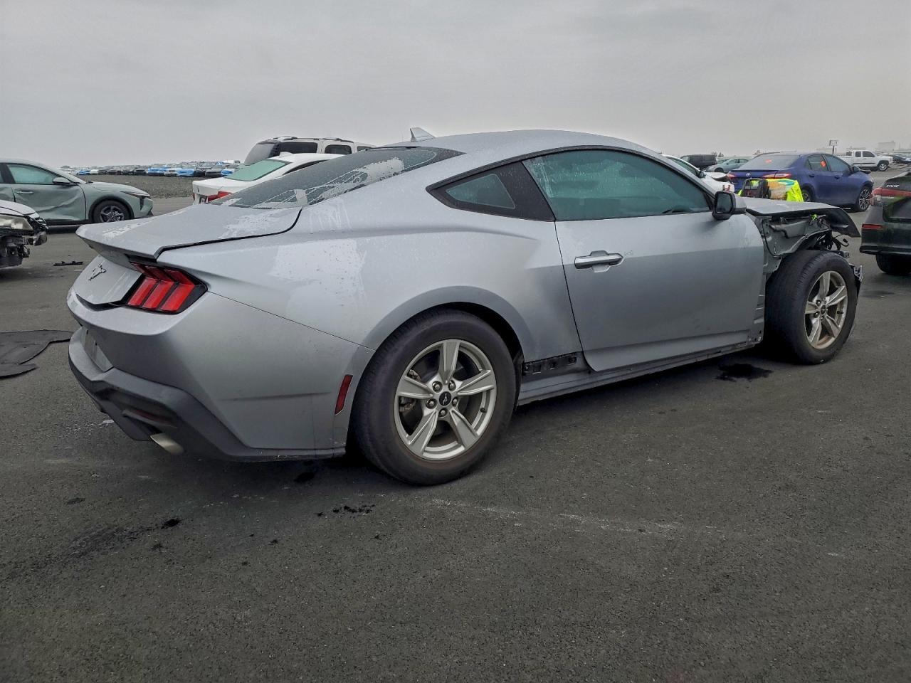 2024 Ford Mustang - zdjęcie 3