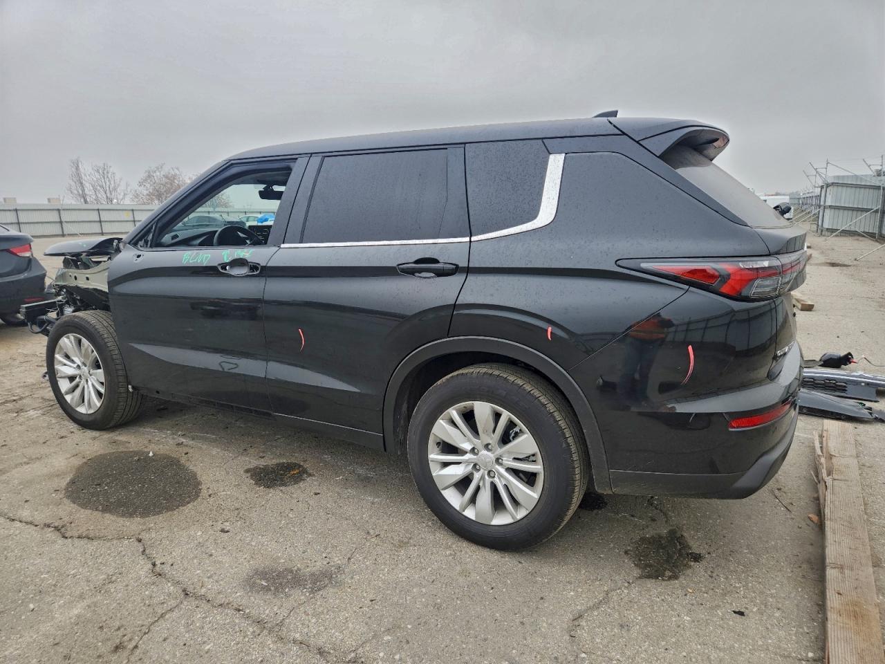 2025 Mitsubishi Outlander Es - zdjęcie 2