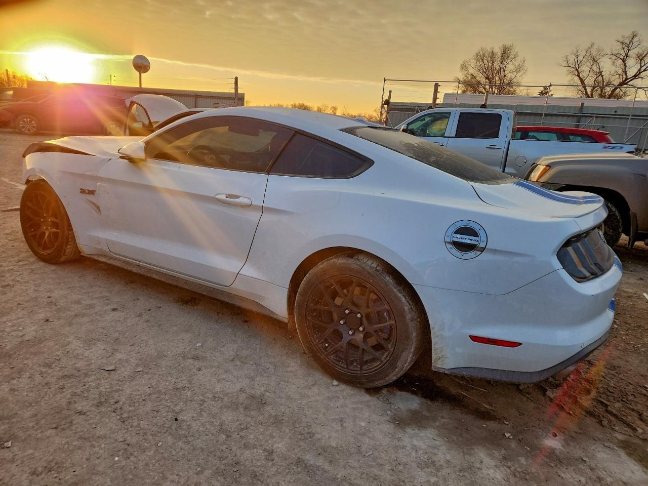 2019 Ford Mustang - zdjęcie 2