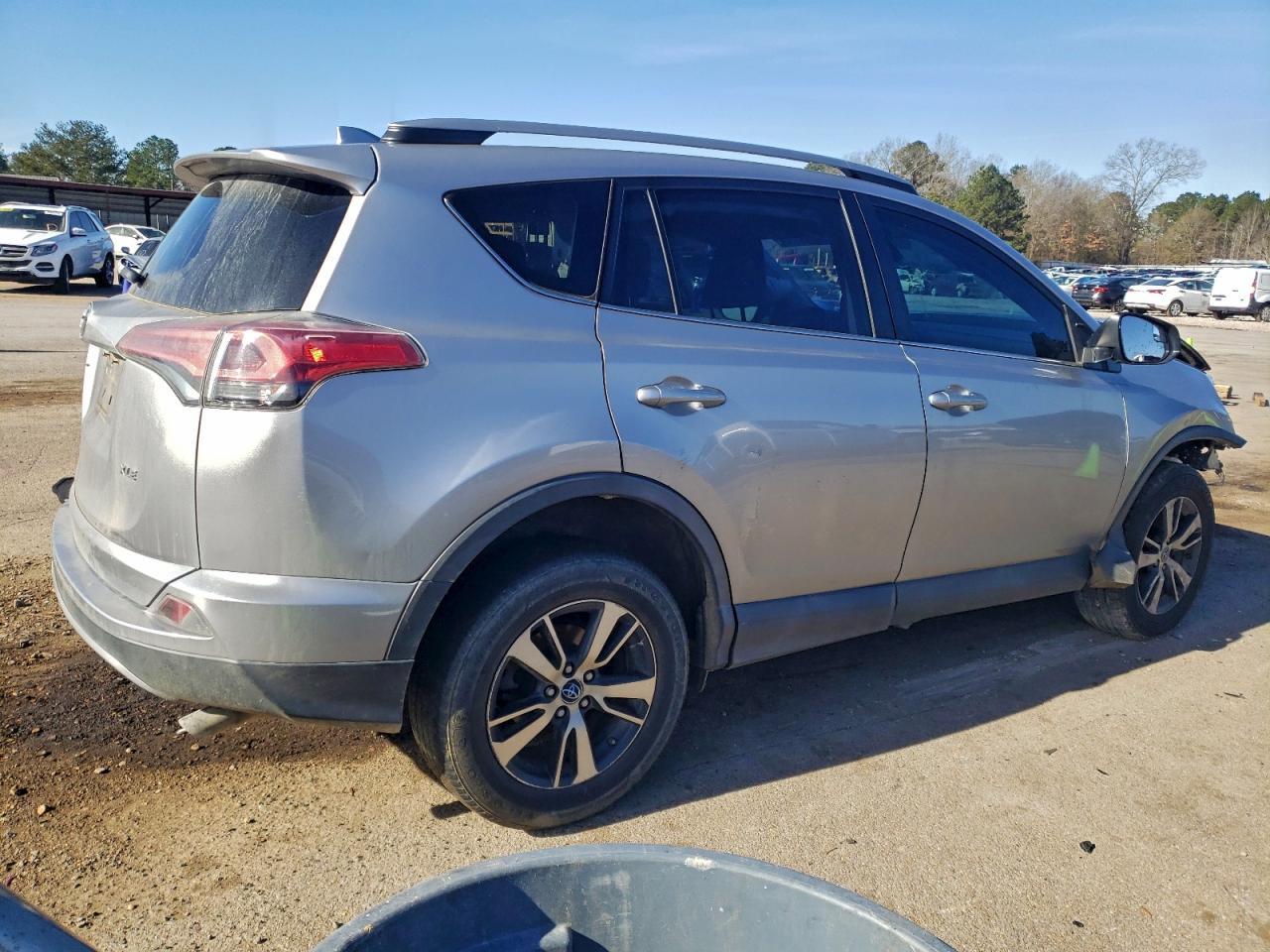 2017 Toyota Rav4 Xle - zdjęcie 3