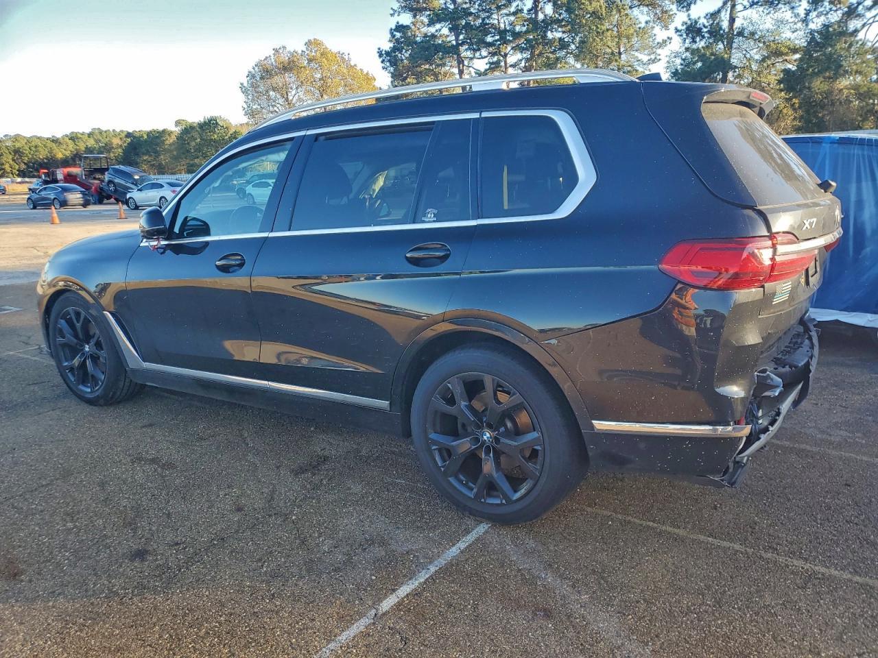 2021 BMW X7 xDrive40I - zdjęcie 2