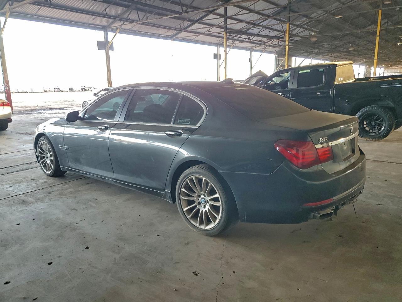 2013 BMW 750 Lxi - zdjęcie 2