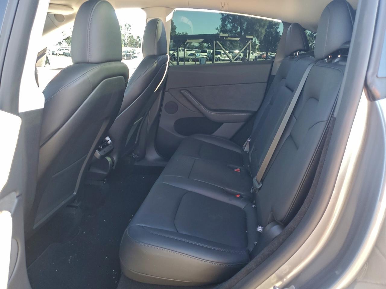 2024 Tesla Model Y - zdjęcie 10