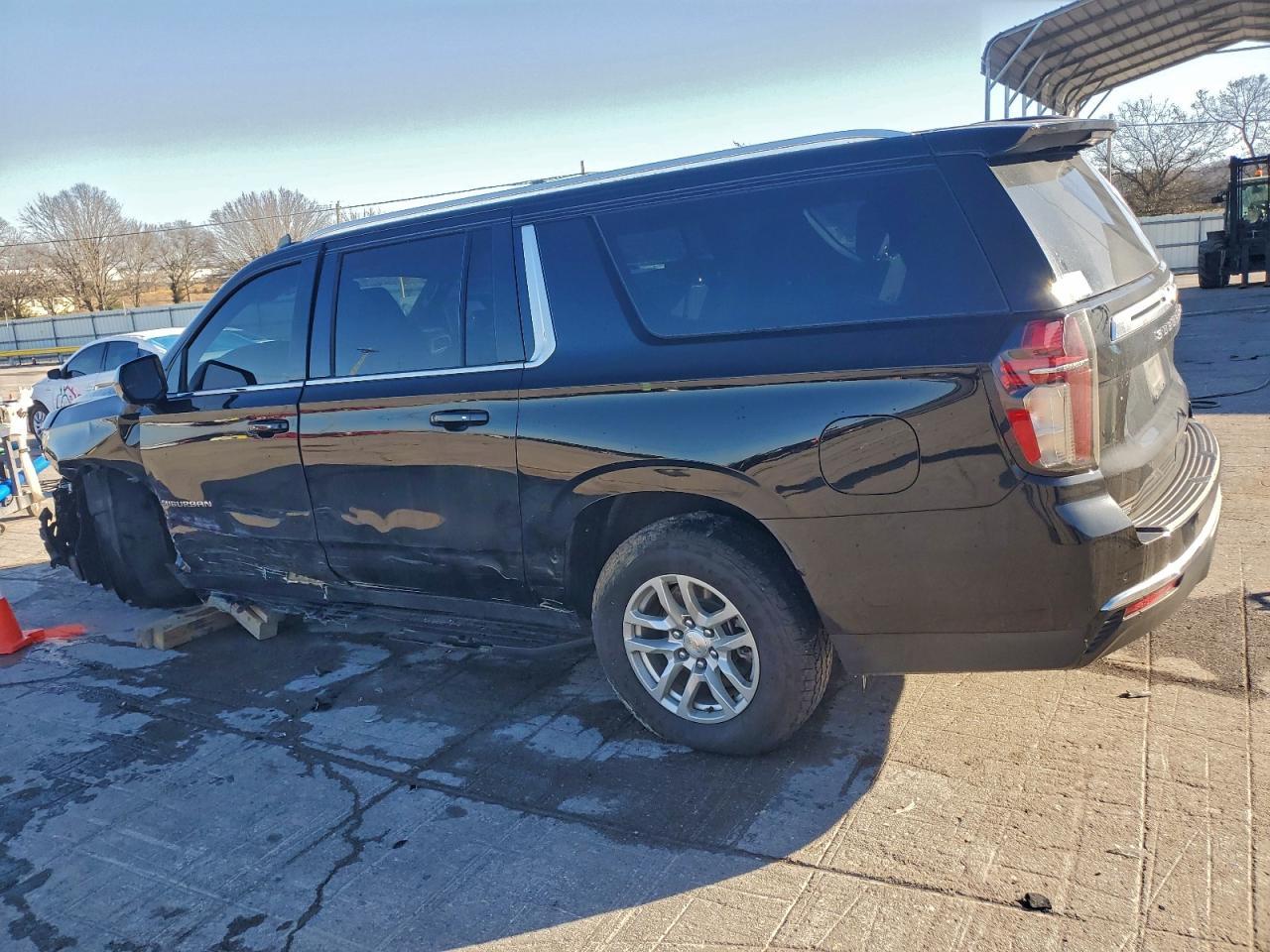 2023 Chevrolet Suburban C1500 Lt - zdjęcie 2