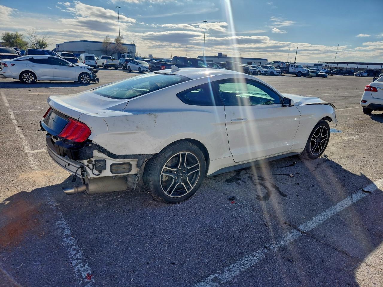 Ford Mustang - zdjęcie 3