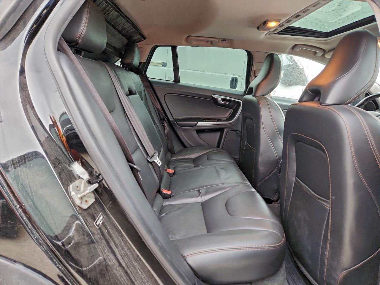 2015 Volvo V60 Cross Country Premier - zdjęcie 11