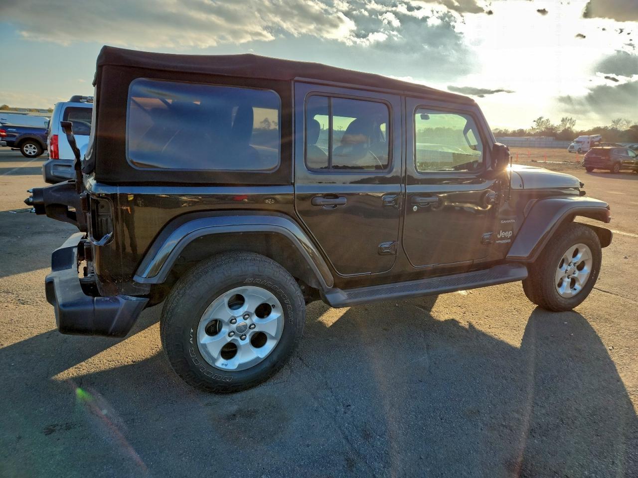 2018 Jeep Wrangler Unlimited Sahara - zdjęcie 3