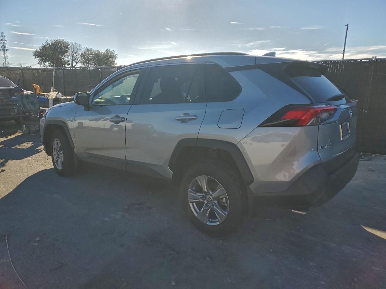 2025 Toyota Rav4 Xle - zdjęcie 2
