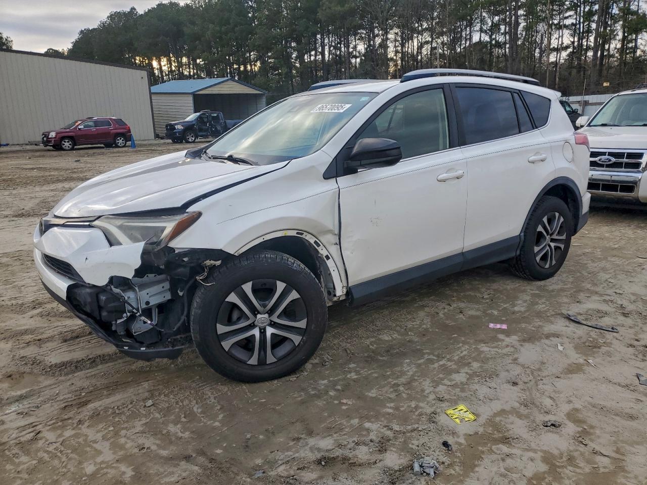 2017 Toyota Rav4 Le - zdjęcie główne