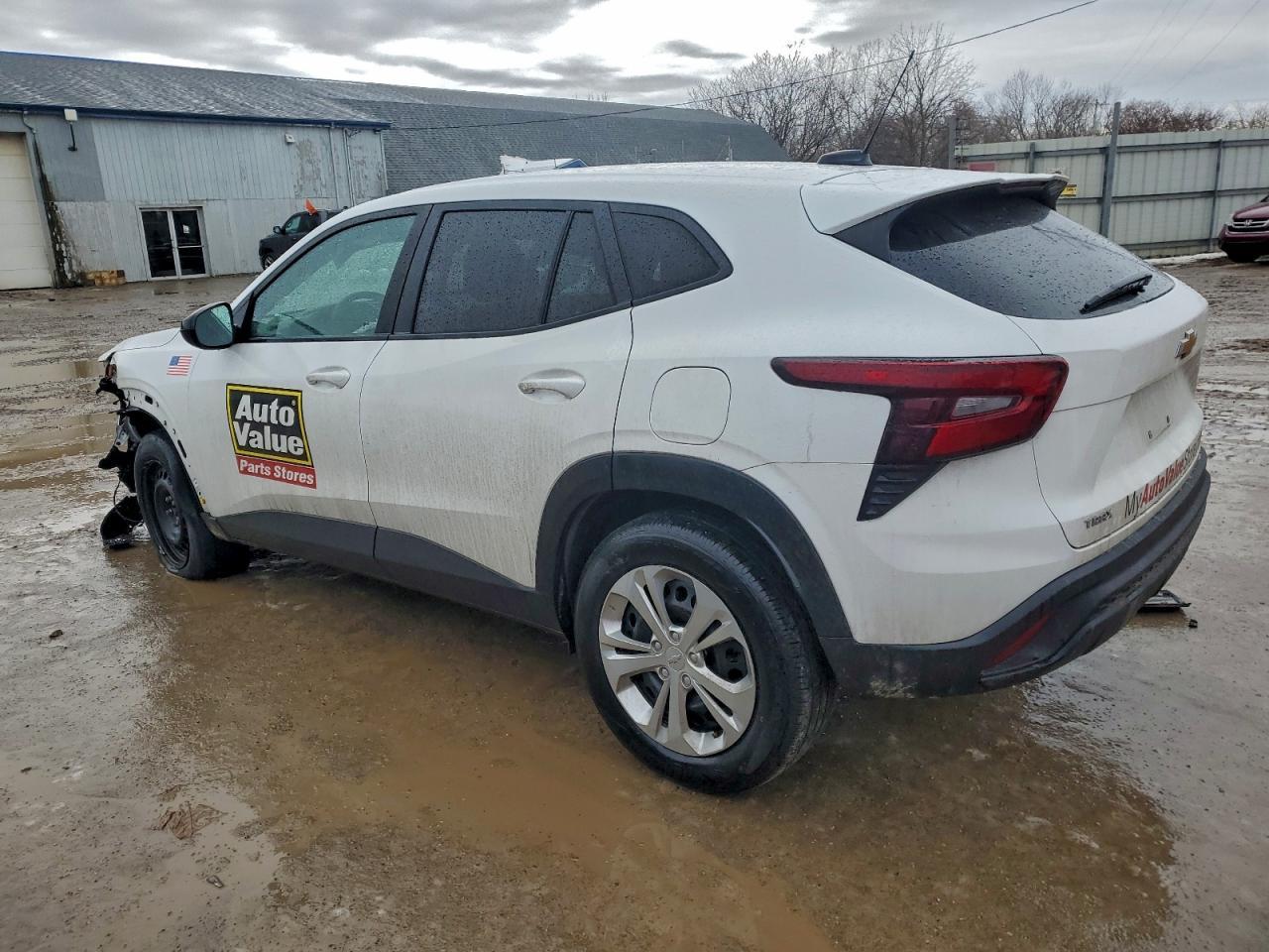 2025 Chevrolet Trax Ls - zdjęcie 2