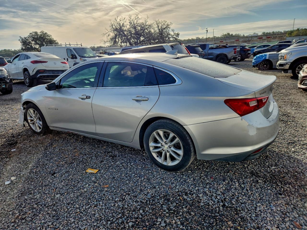 2017 Chevrolet Malibu Lt - zdjęcie 2