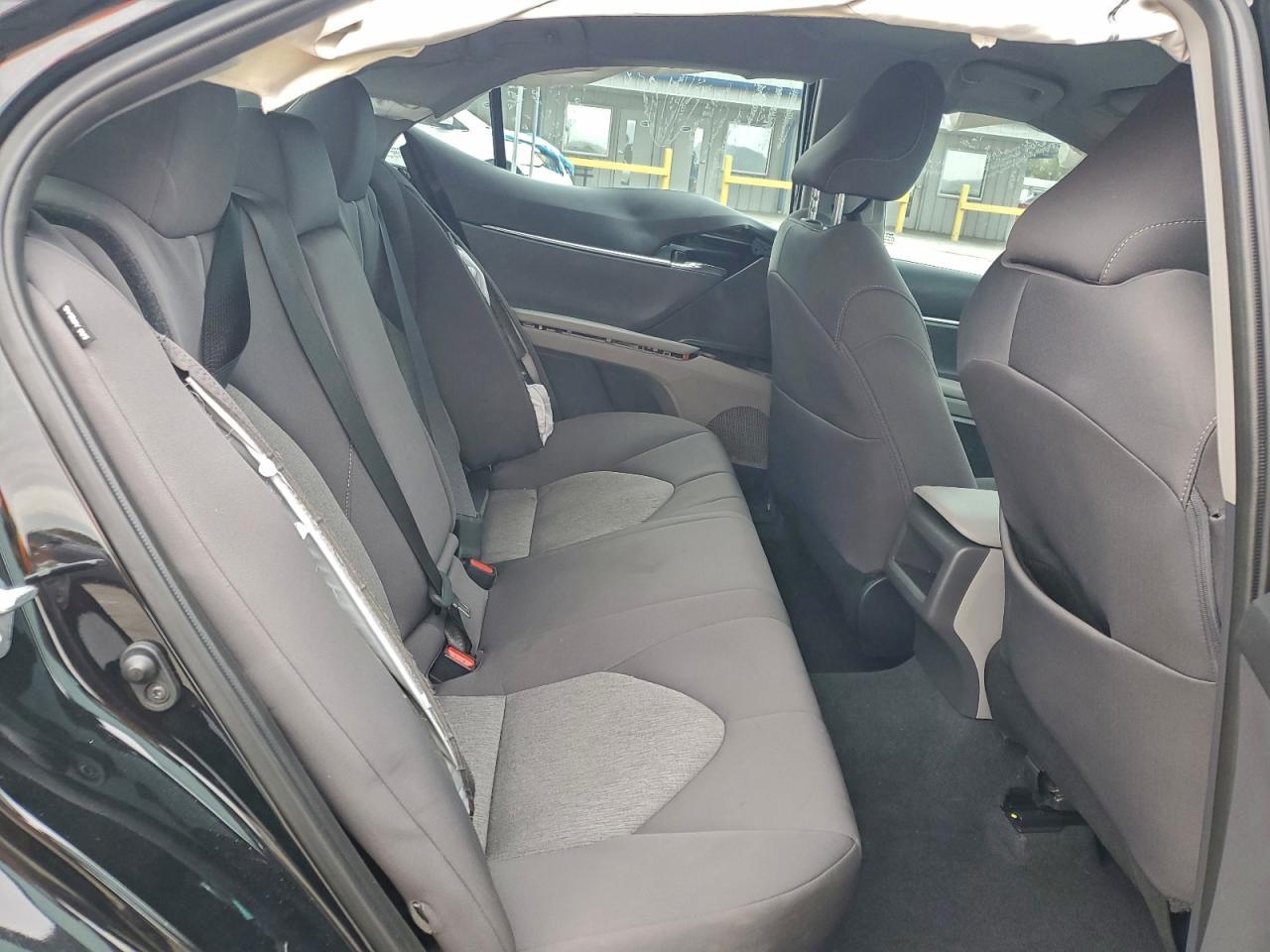 2023 Toyota Camry Le - zdjęcie 10