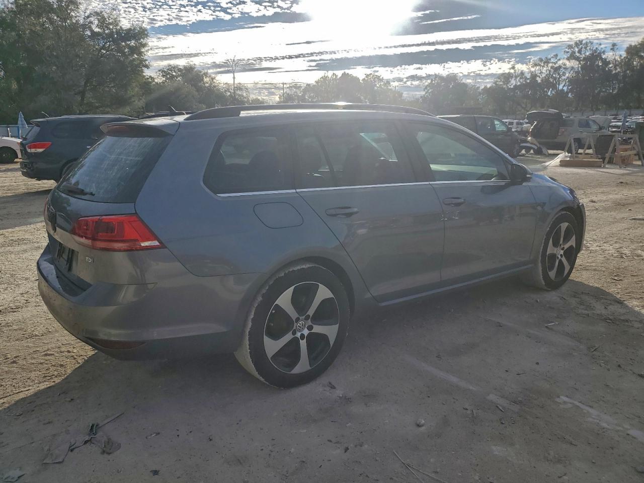2015 Volkswagen Golf Sportwagen Tdi S - zdjęcie 3