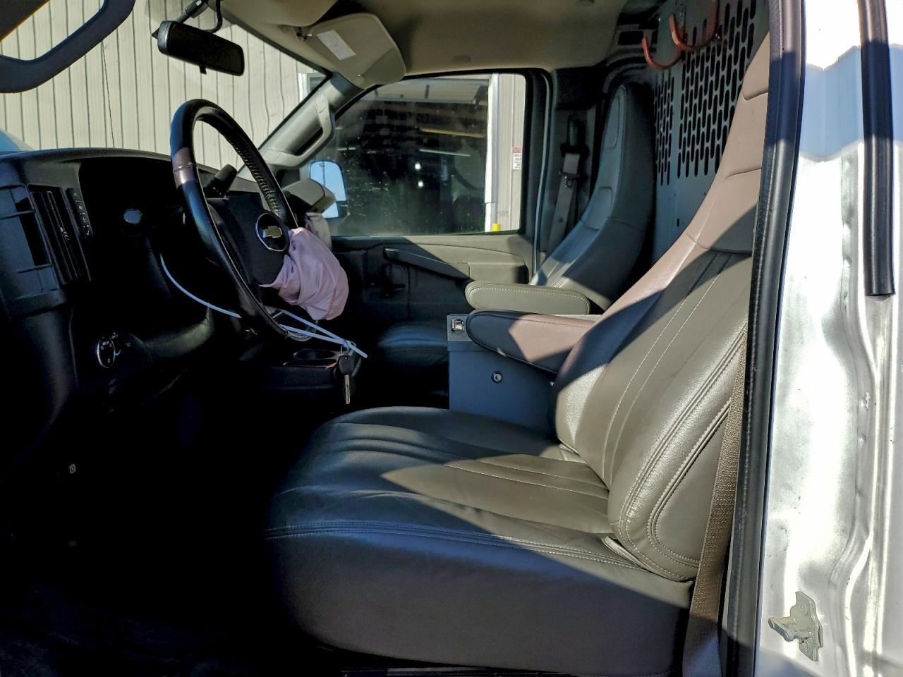2020 Chevrolet Express G2500 - zdjęcie 7