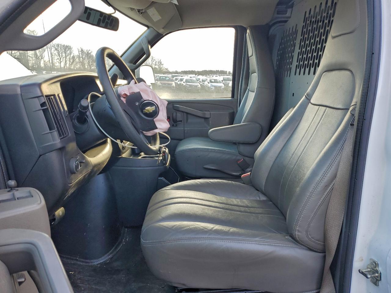 2025 Chevrolet Express G3500 - zdjęcie 7