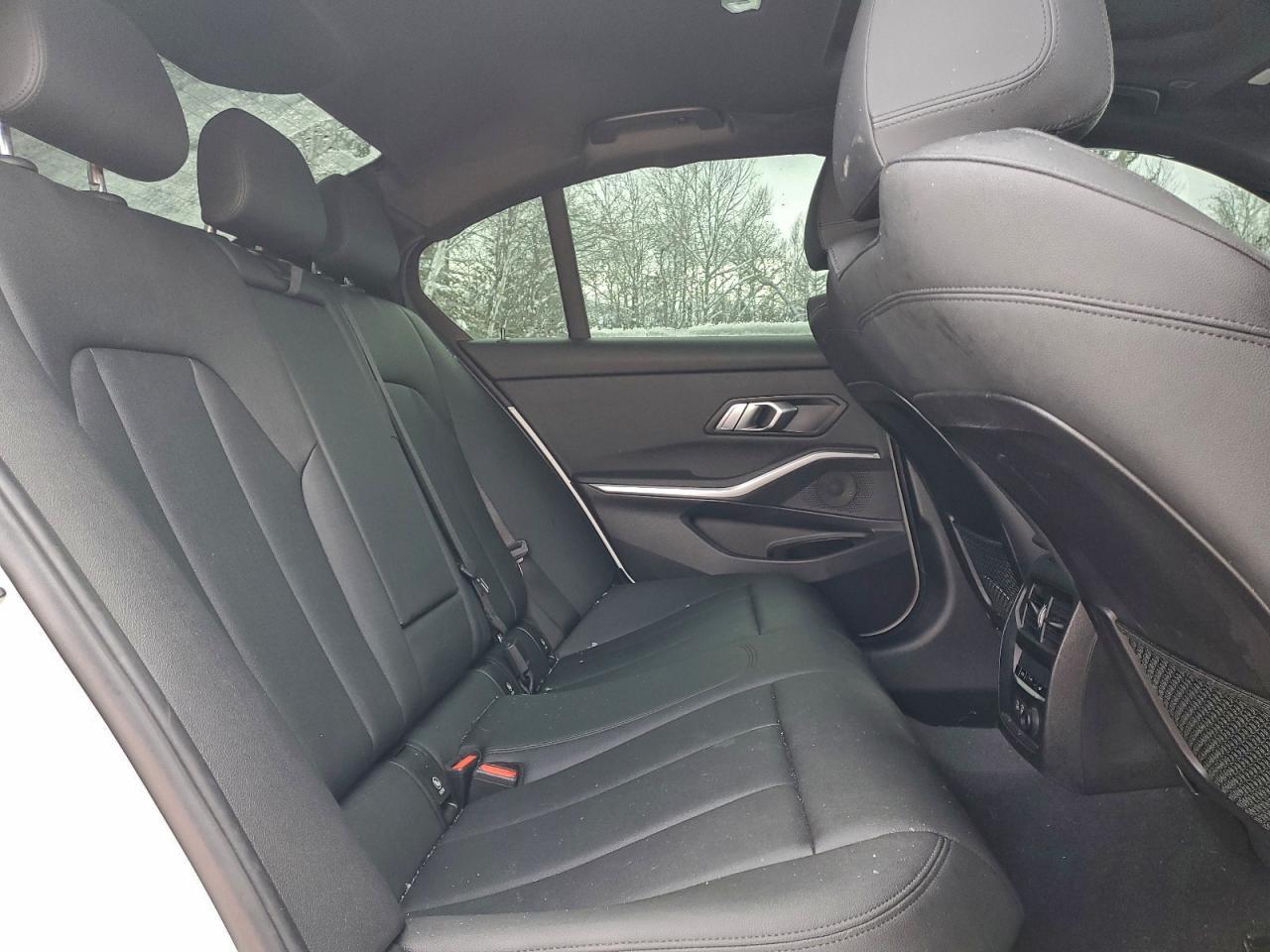 2020 BMW 330Xi - zdjęcie 10