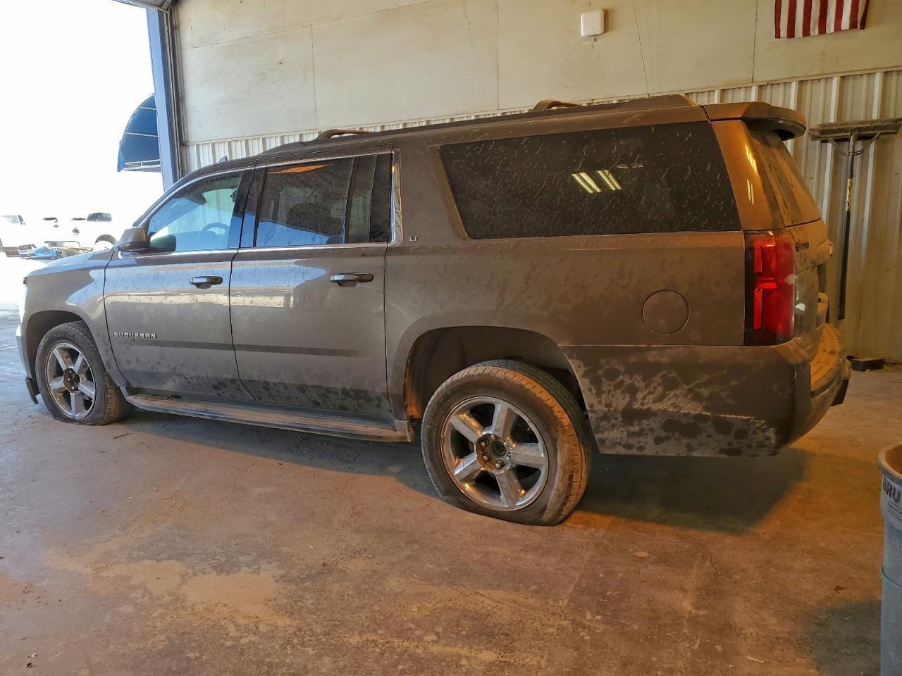 2016 Chevrolet Suburban C1500 Lt - zdjęcie 2