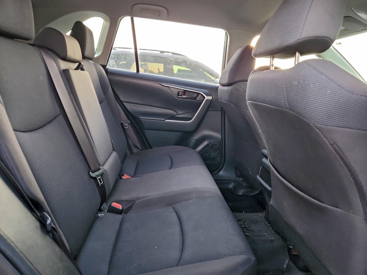 2019 Toyota Rav4 Le - zdjęcie 10