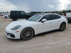 2018 PORSHE PANAMERA 4